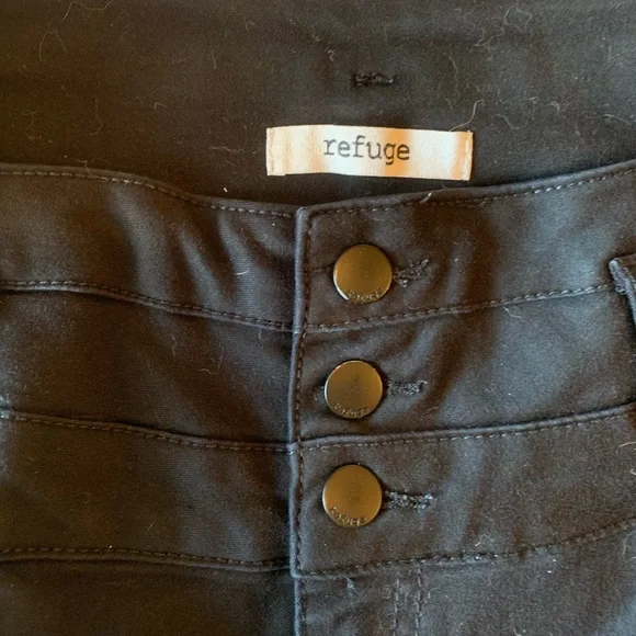 ✨Refuge Black High-Waisted Shorts - Size 10✨ - Picture 3 of 4